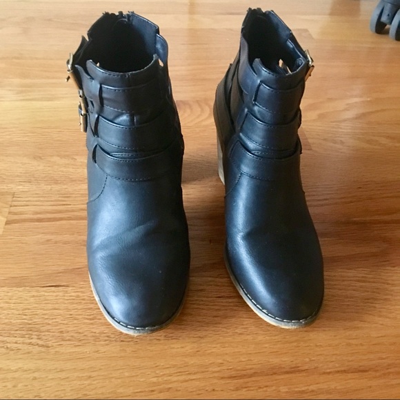 😍 Perfect Black Booties - Picture 3 of 6